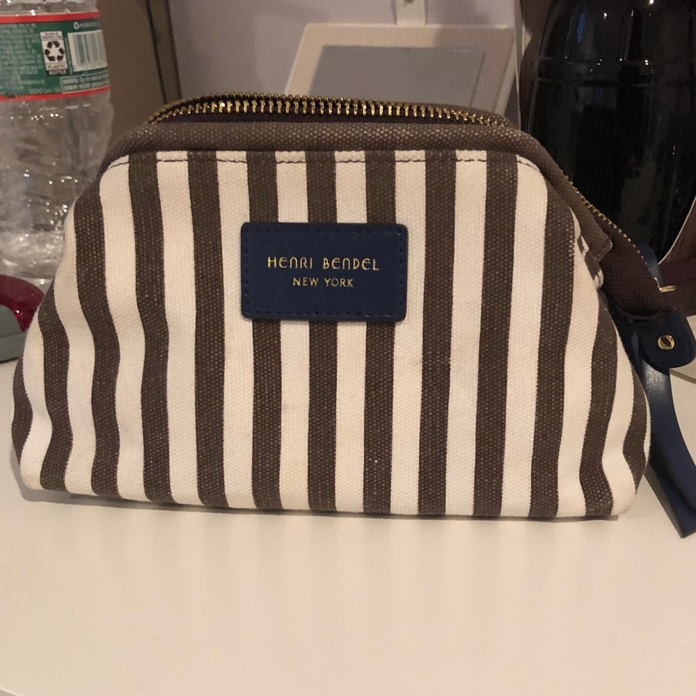 Henri bendel cosmetic case
